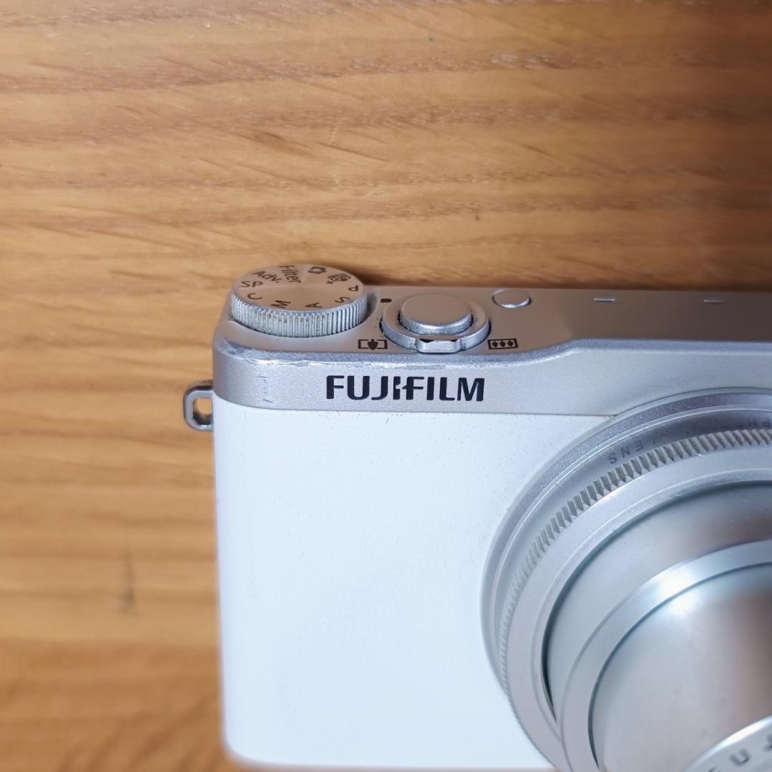 【中古・並品】FUJIFILM 富士フイルム XQ2 ホワイト