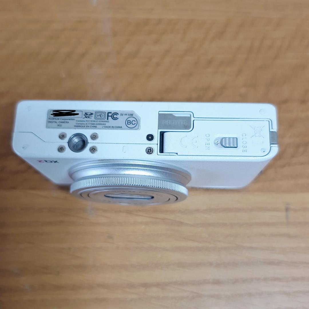 【中古・並品】FUJIFILM 富士フイルム XQ2 ホワイト