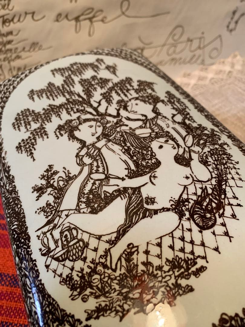 ビヨンヴィンブラッド　激レア！高さ28.5㎝の大型ニモール窯の可愛い少女柄花瓶！