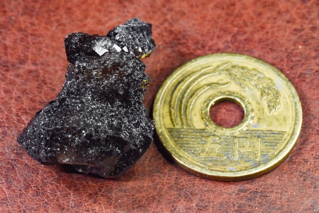 インド カルール産 ゲーサイトビッシリのブラックアメジスト