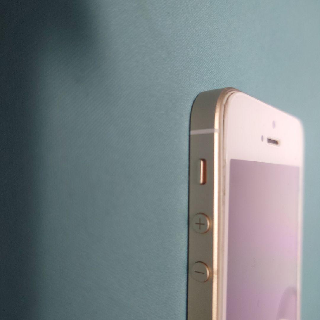 Apple iPhone SE ゴールド 128GB