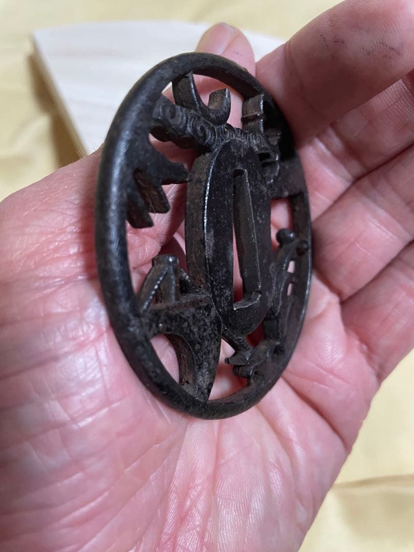 時代武具　鉄地　三日月透かし鍔