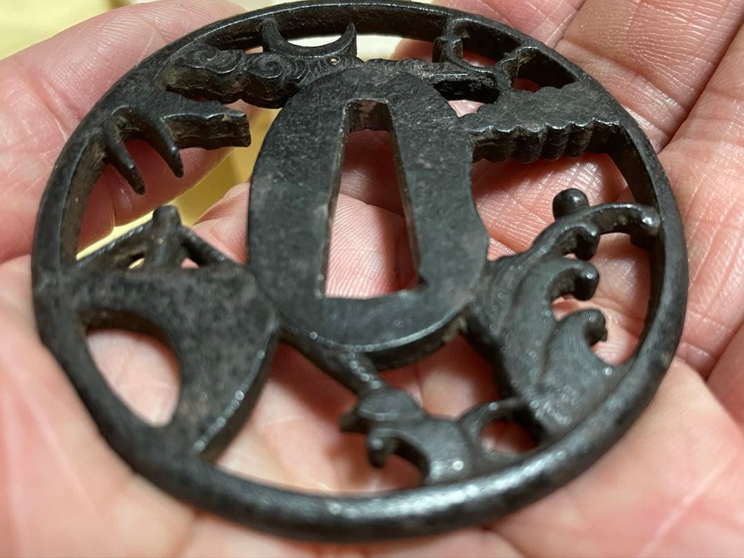 時代武具　鉄地　三日月透かし鍔