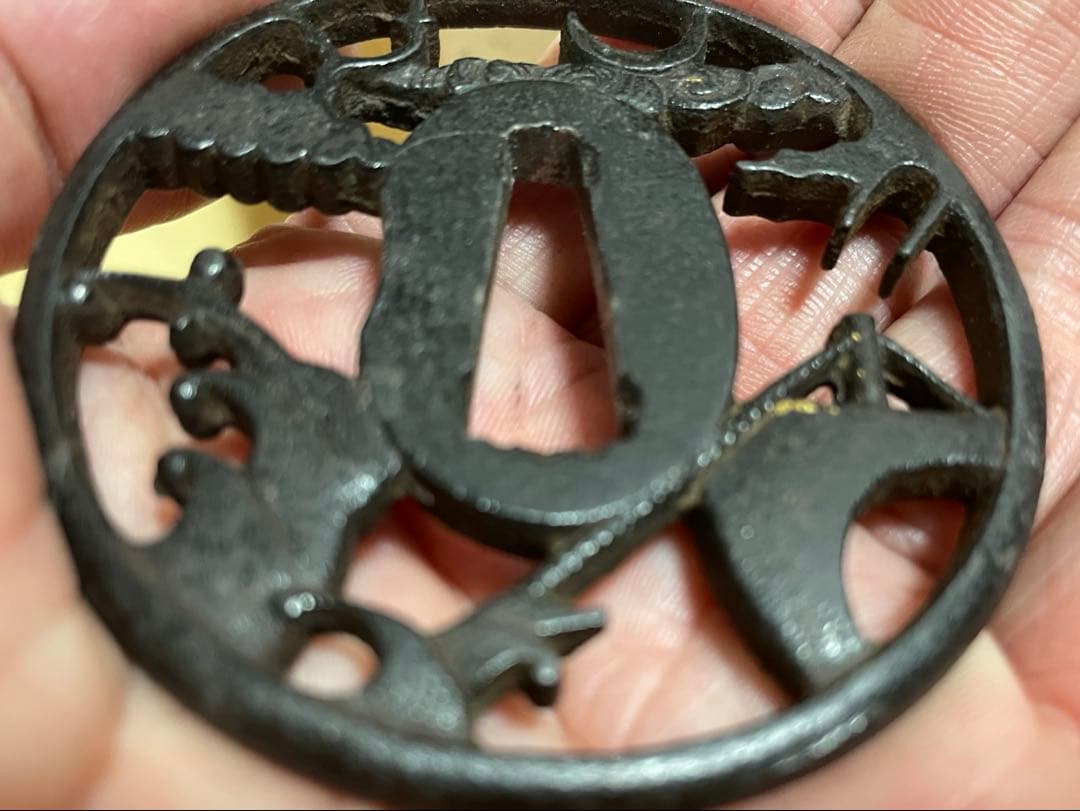 時代武具　鉄地　三日月透かし鍔