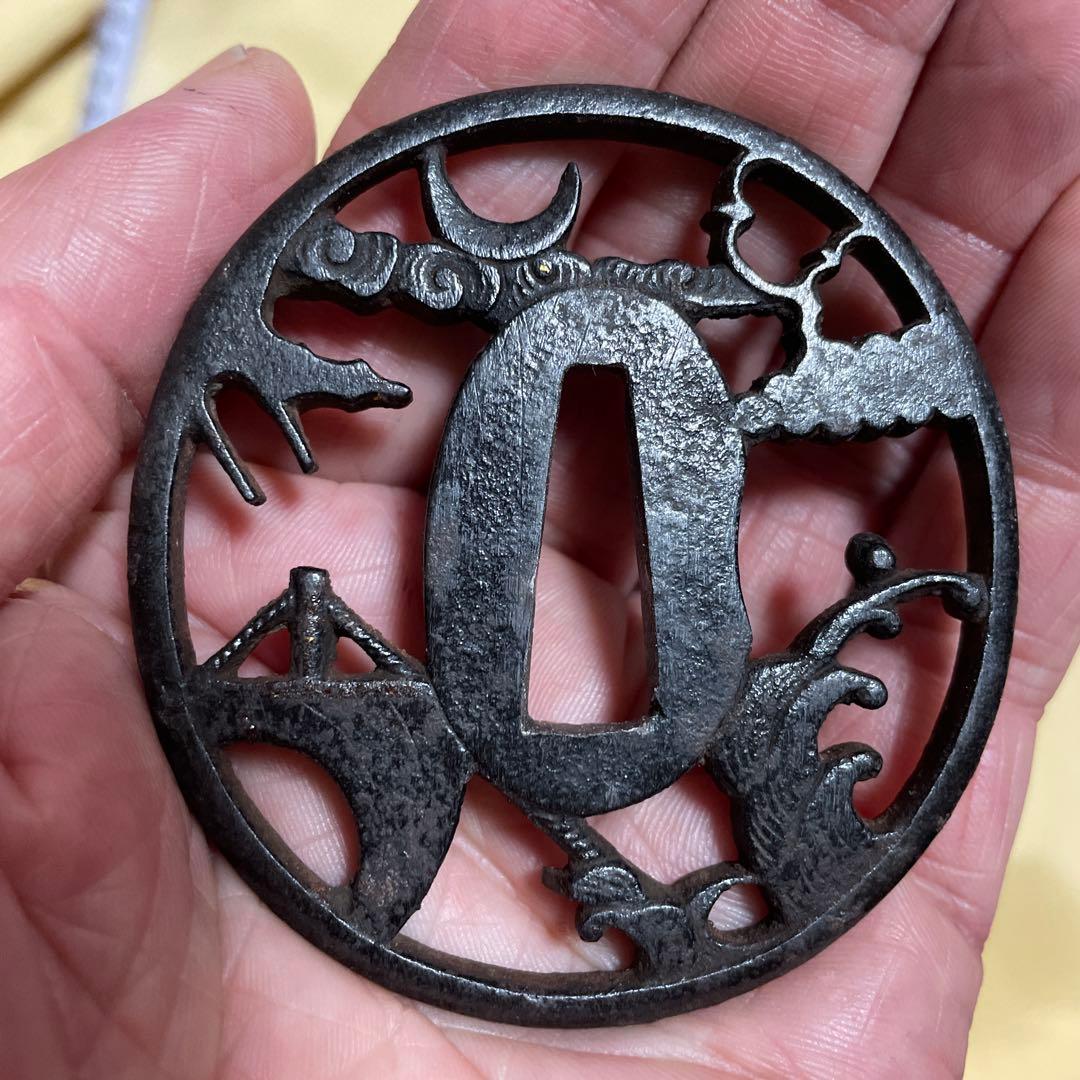 時代武具　鉄地　三日月透かし鍔