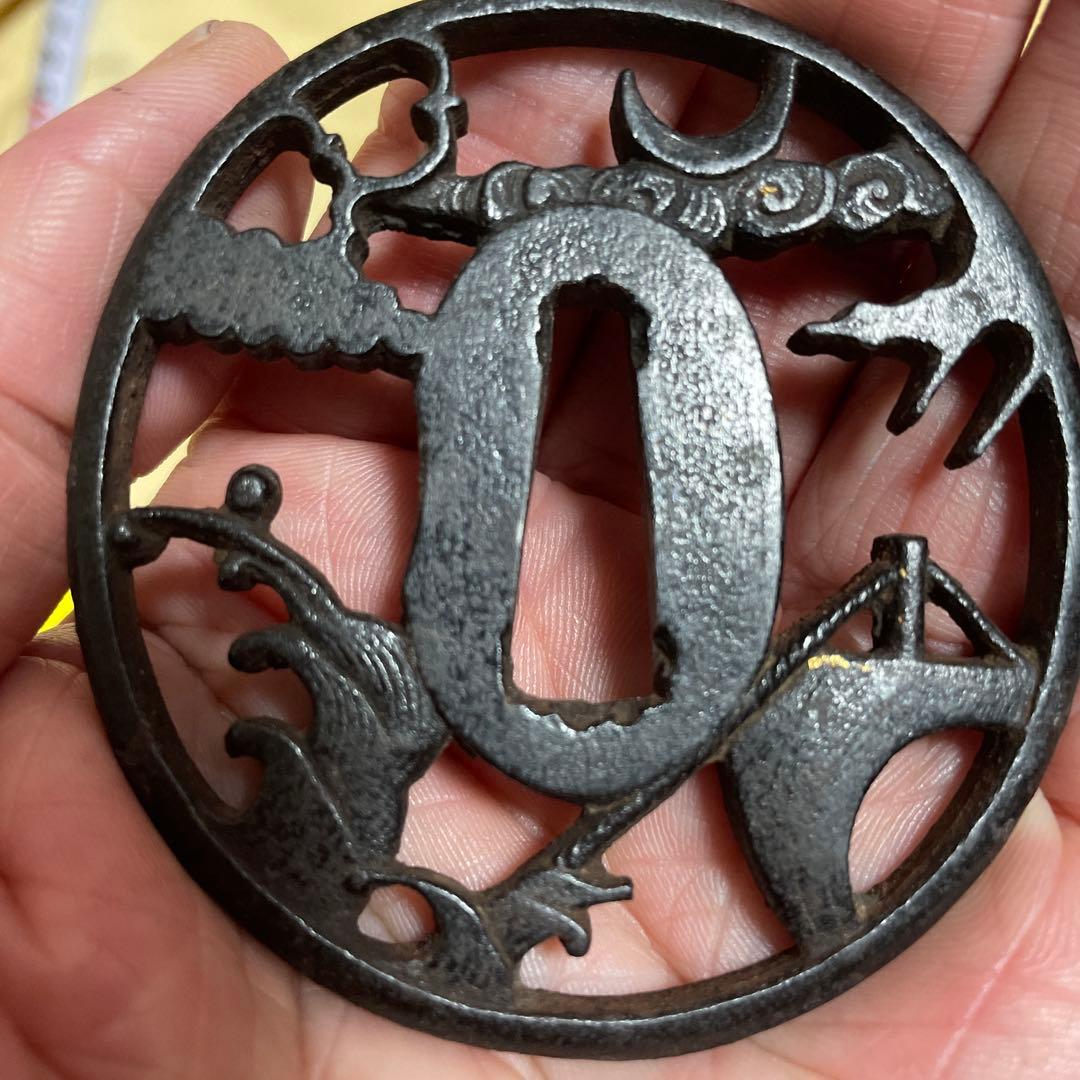 時代武具　鉄地　三日月透かし鍔