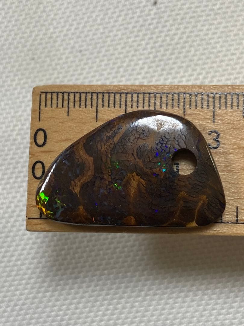 ボルダーオパール　穴あき　約24カラット