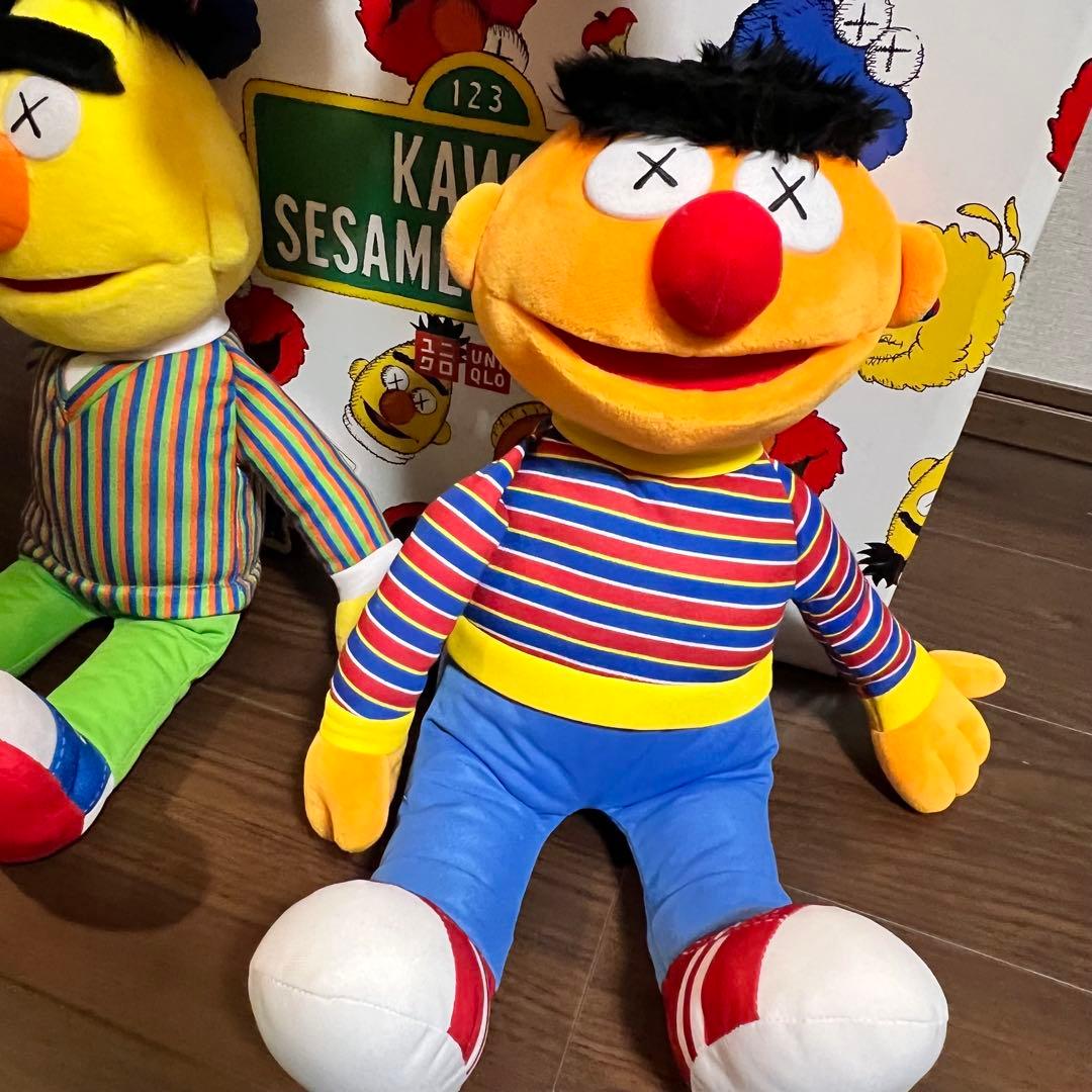 UNIQLO 「KAWS x SESAME STREET」 ぬいぐるみ　箱つき