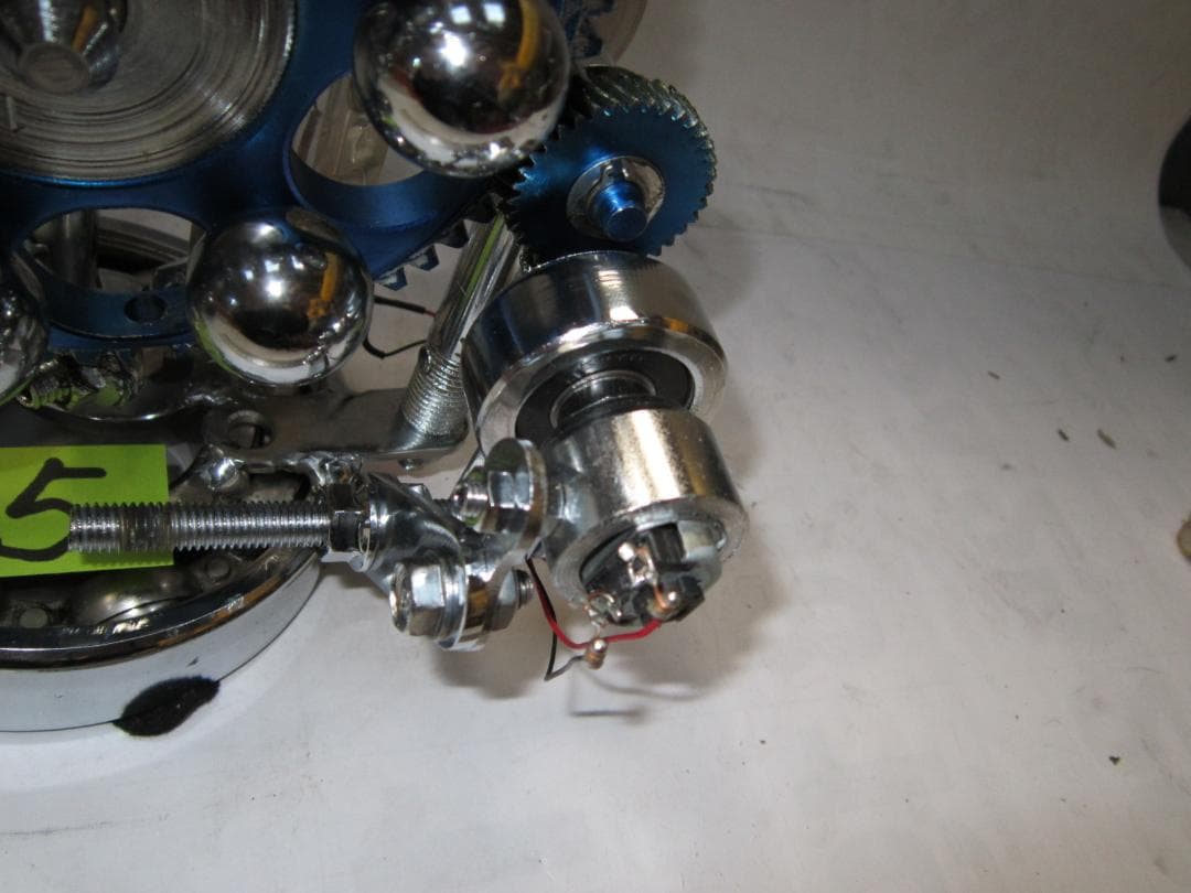 自家発電　自己発電　手回し発電　コイル、磁石使用