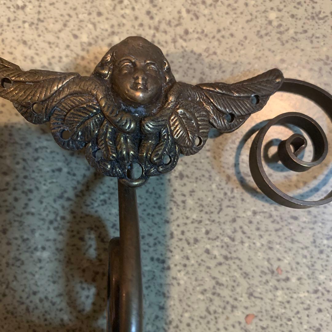 ゴールド　羽根を広げた天使の置物