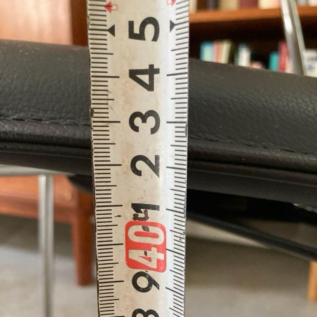 ①デンマーク製　Magnus Olesen マグナスオルセン　レザーチェアー