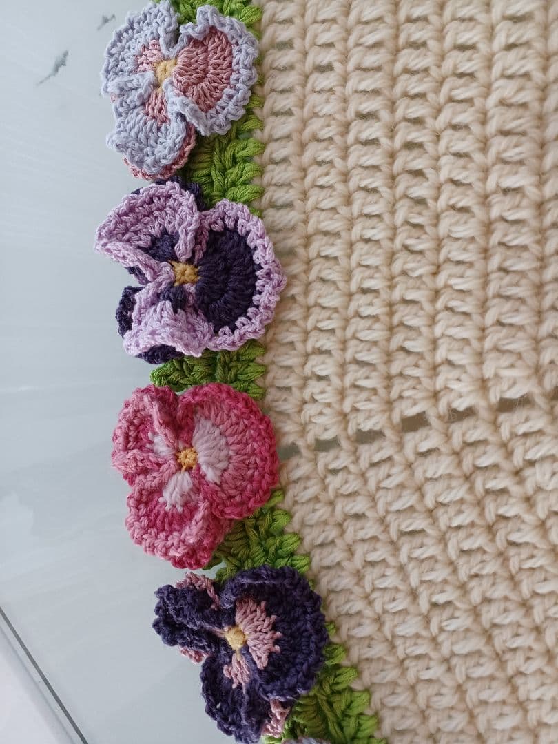 カラフルなパンジーの花束ブランケット