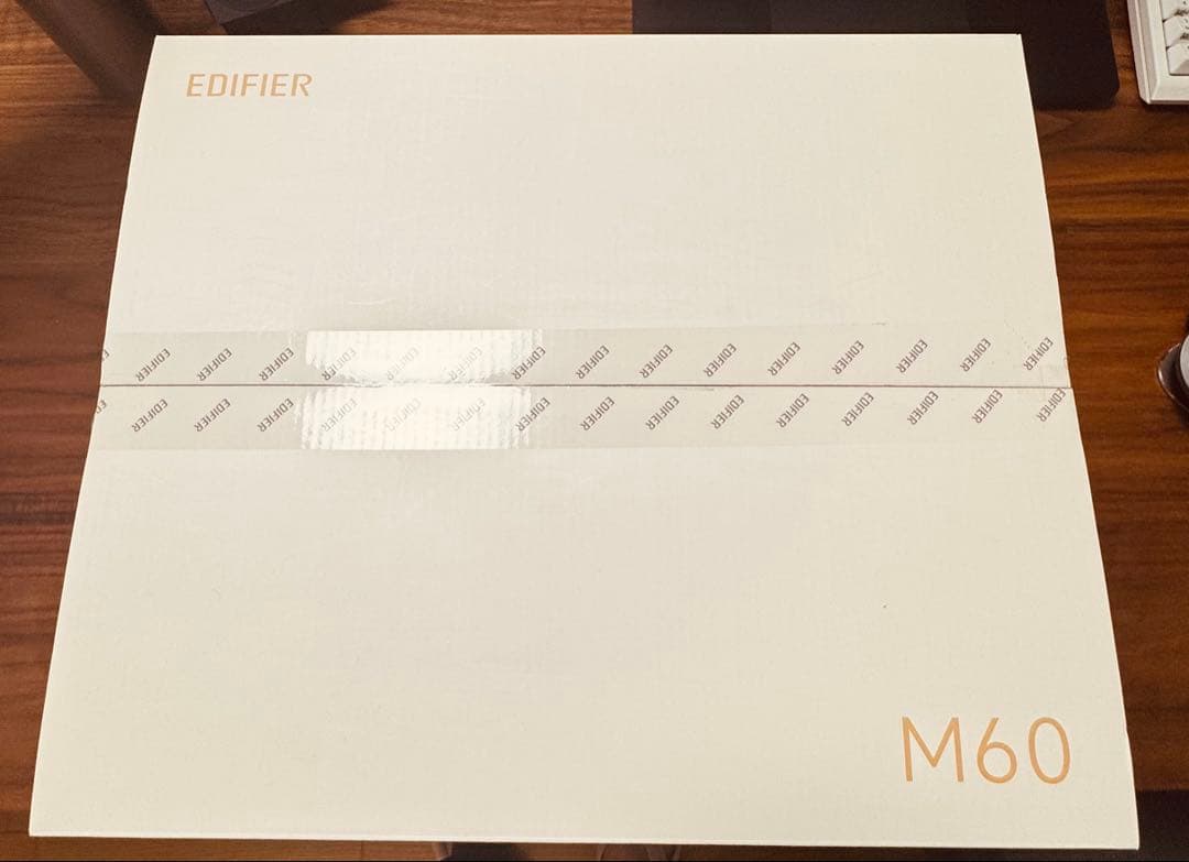 ほぼ未使用 美品　Edifier M60