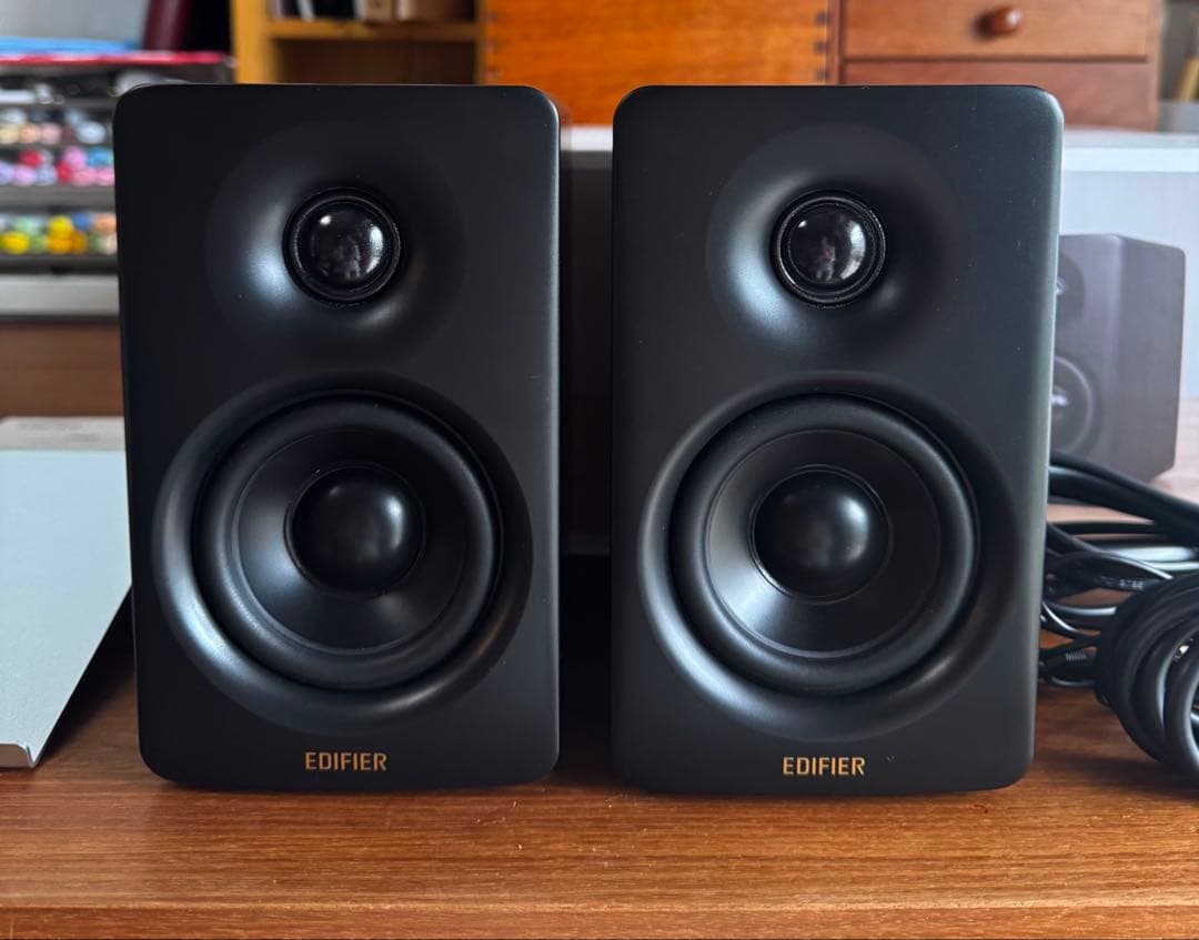 ほぼ未使用 美品　Edifier M60