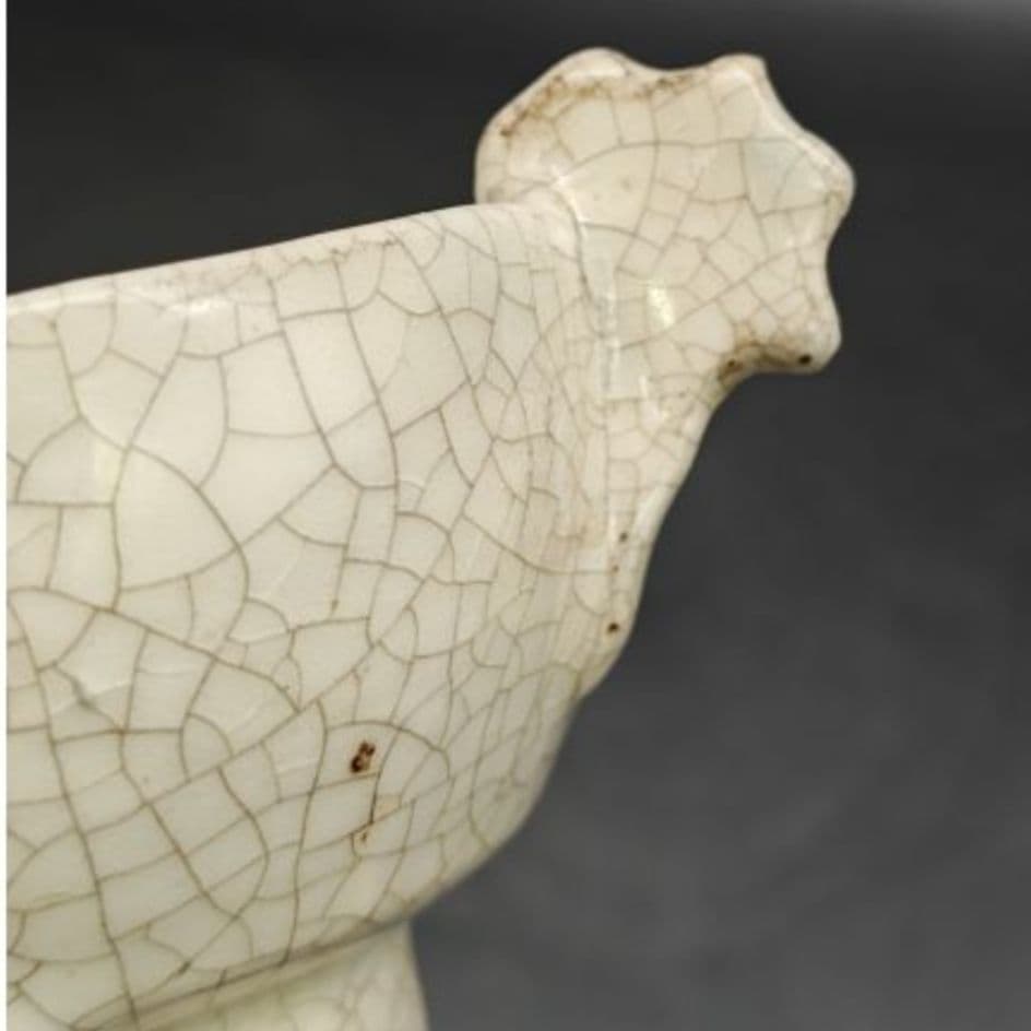 朝鮮　李朝時代　小さな白磁堅手双耳盃　コレクター放出品　木札　合箱