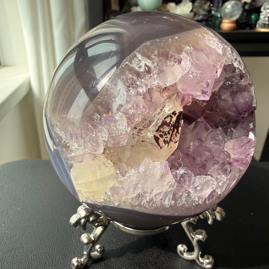 天然石カルサイト共生アメジストの笑い口　置物　NO.031116