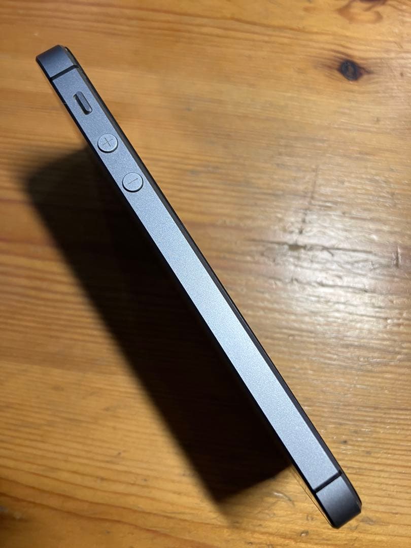 iPhone SE 32GB SIMフリー