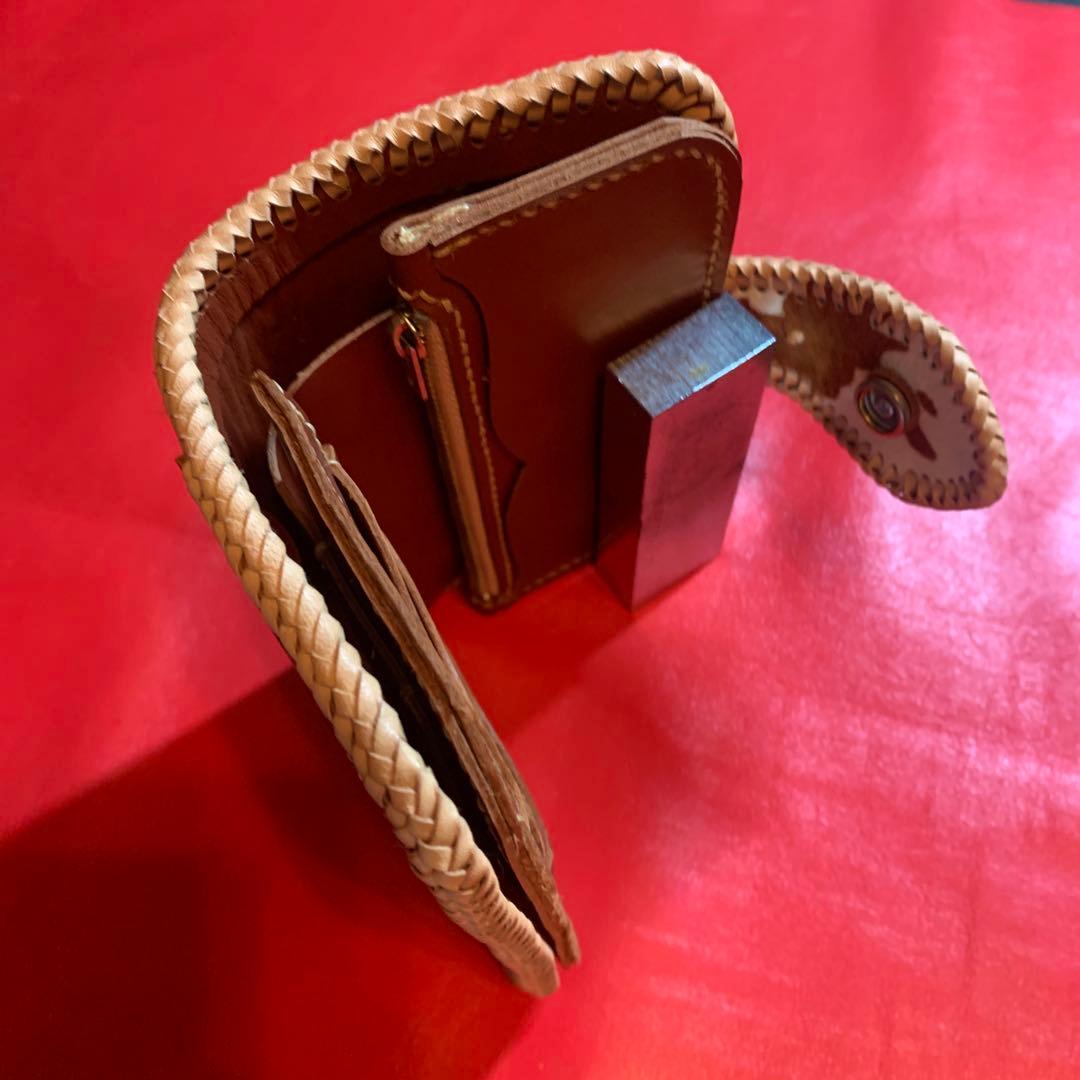 ハンドメイドレザークラフトカウ柄ハラコレザーミドルウォレット牛レース編みベージュ