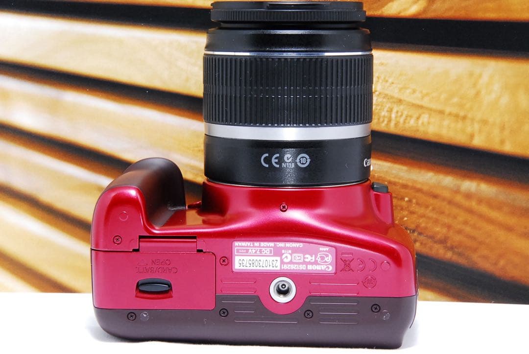 【新品級】一眼レフ キャノン kiss x50 Canon レッド 赤 スマホ