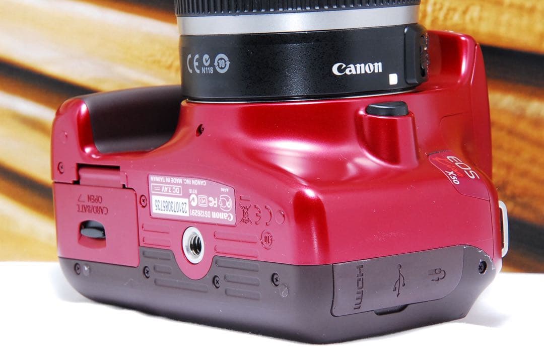 【新品級】一眼レフ キャノン kiss x50 Canon レッド 赤 スマホ