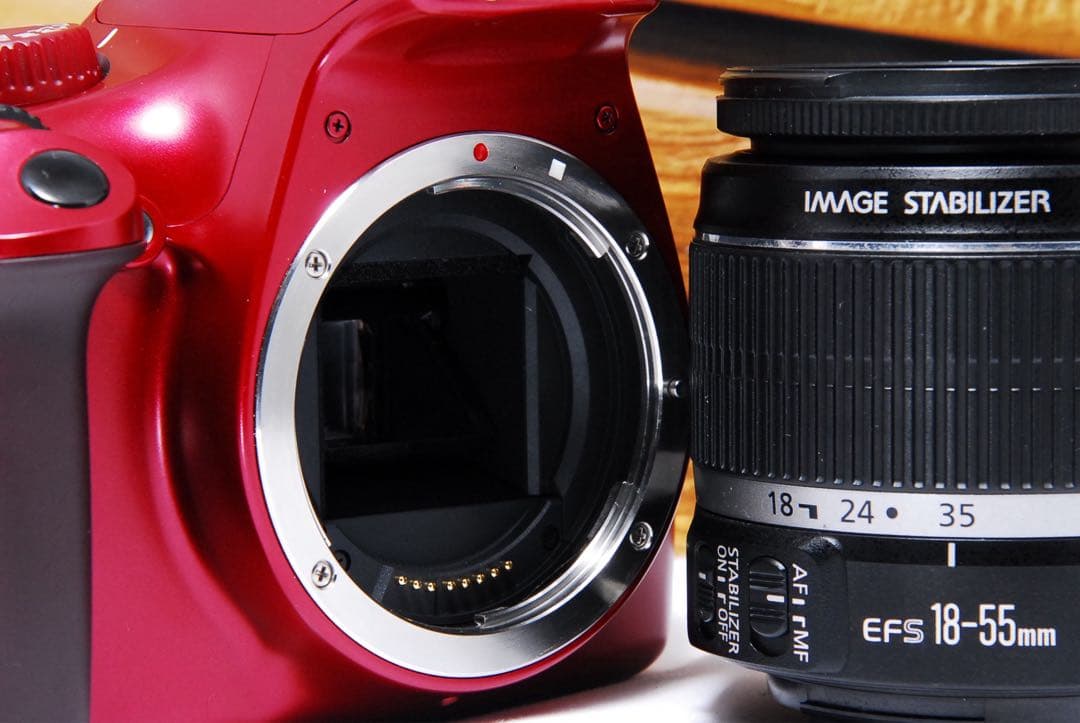 【新品級】一眼レフ キャノン kiss x50 Canon レッド 赤 スマホ