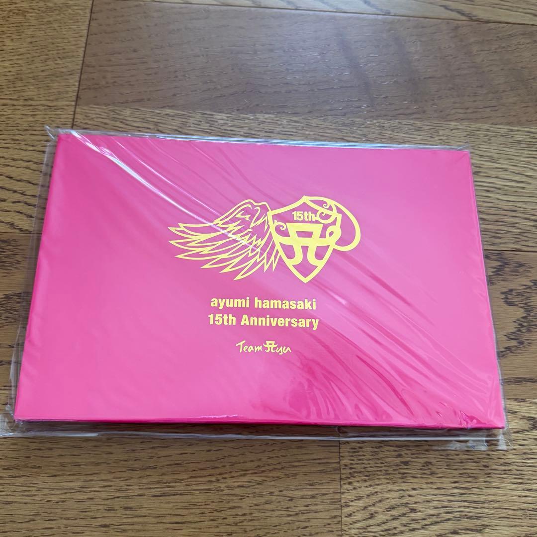 浜崎あゆみ ツアーパンフ18冊セット+非売品ツアーロゴ缶バッジ(15個入り)