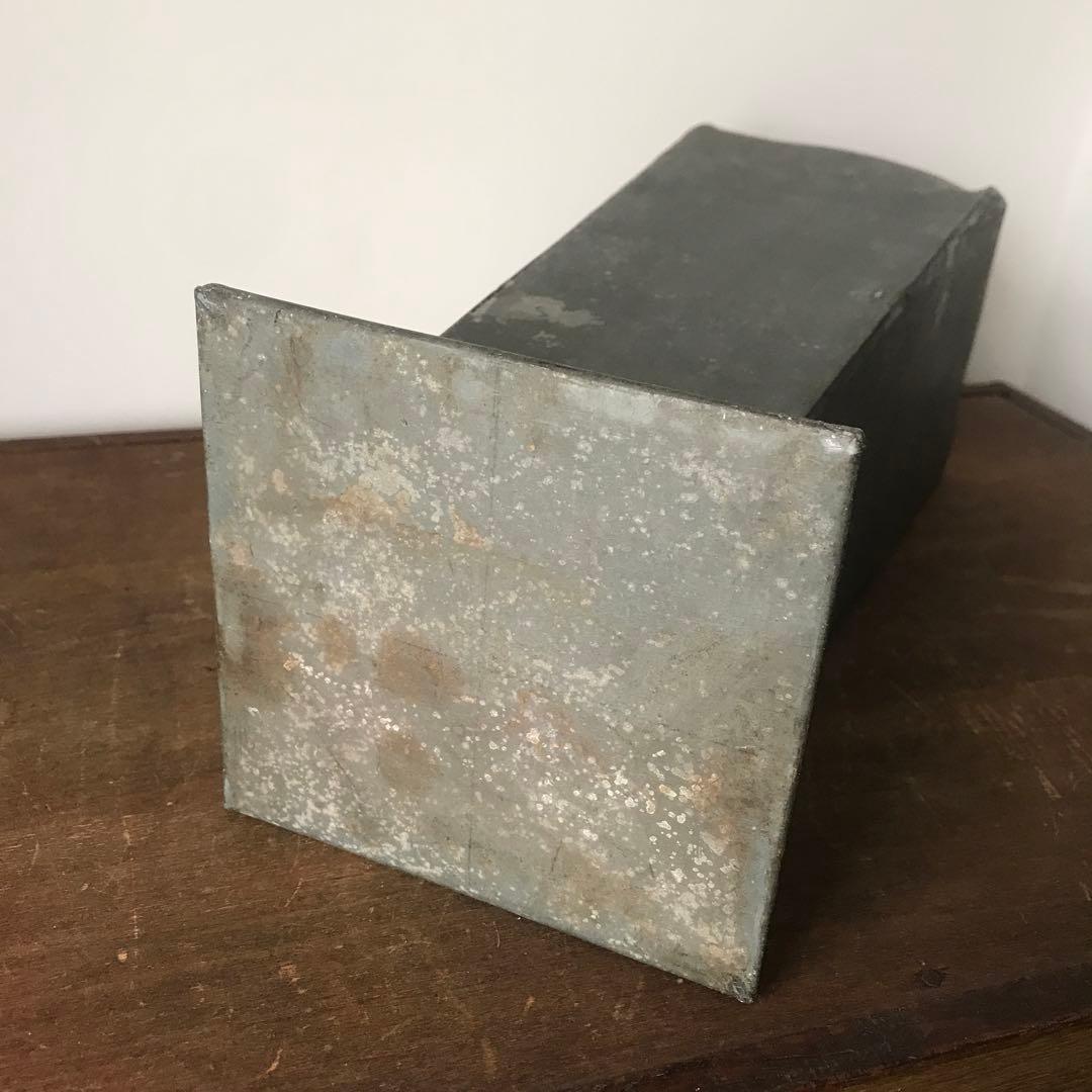 フランス　パリ古道具　ブリキフラワーベース　花瓶　ビンテージ