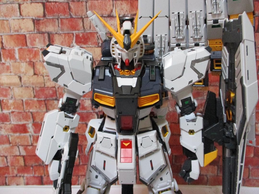 PGU 1/60 νガンダム ＋ LEDユニット 完成品