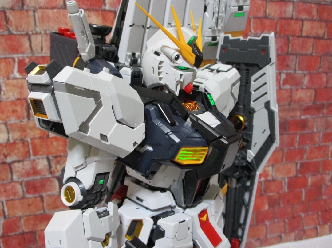 PGU 1/60 νガンダム ＋ LEDユニット 完成品