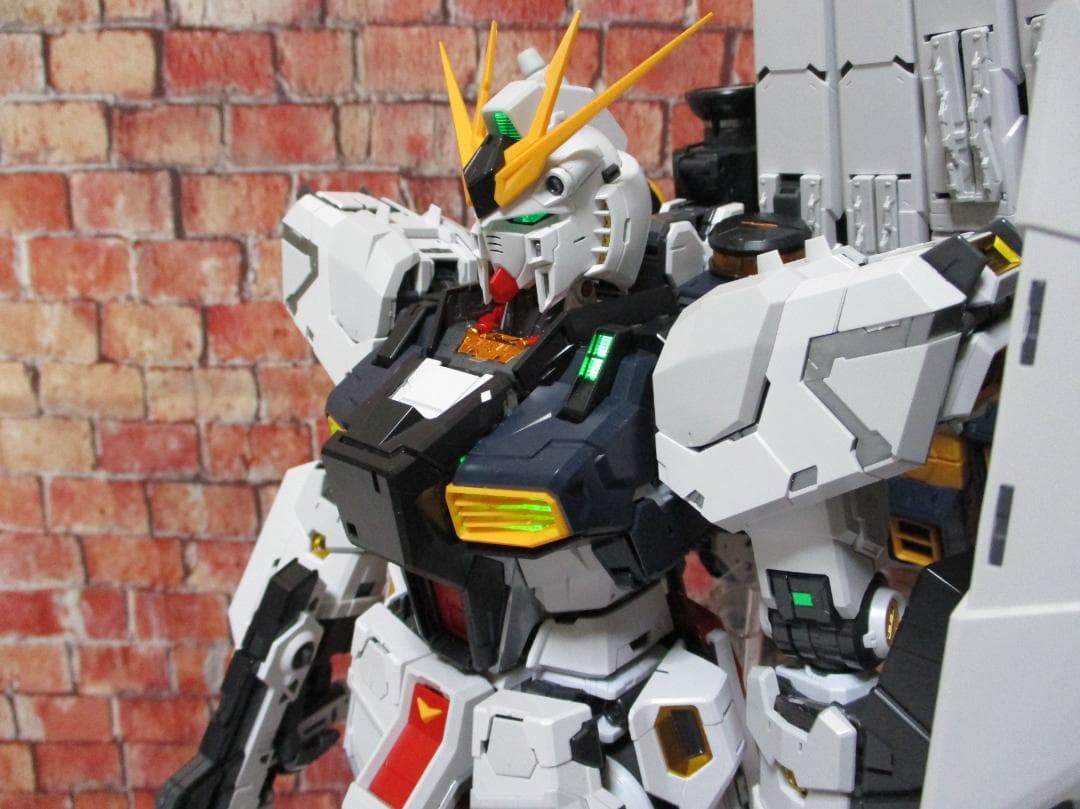 PGU 1/60 νガンダム ＋ LEDユニット 完成品