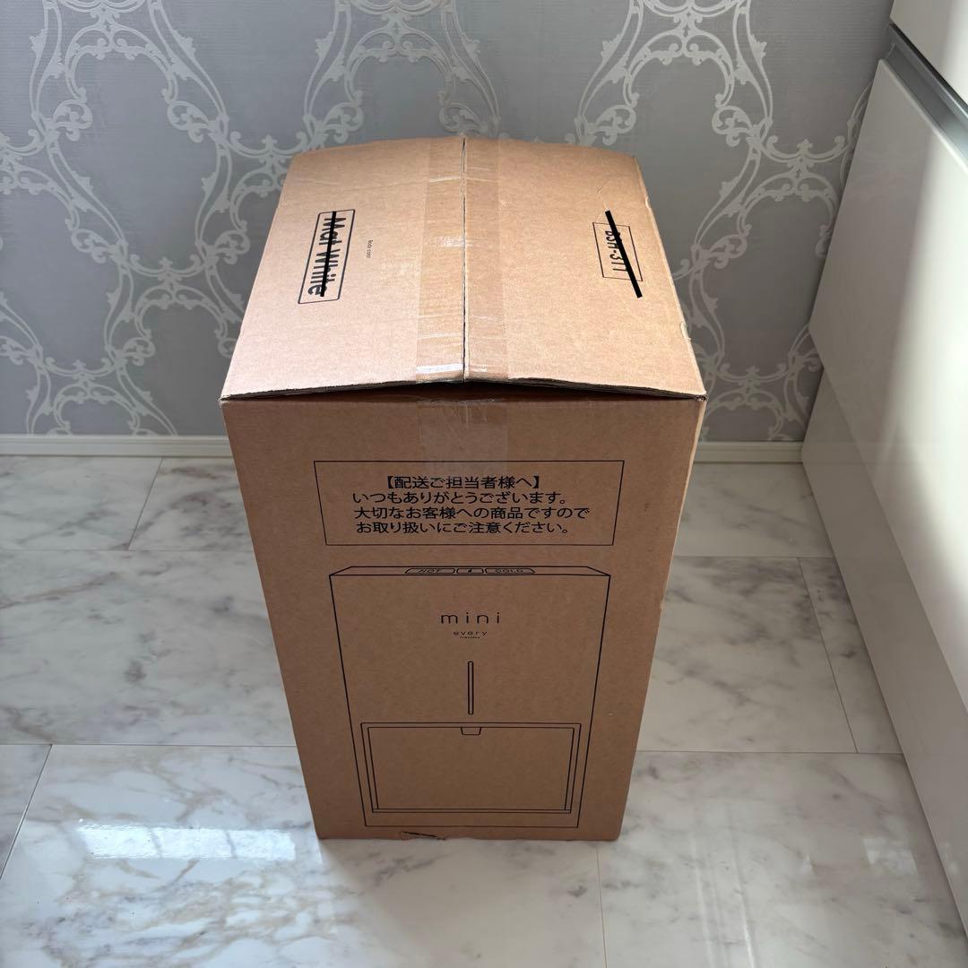 フレシャス　ウォーターサーバー　卓上タイプ dewo mini ホワイト