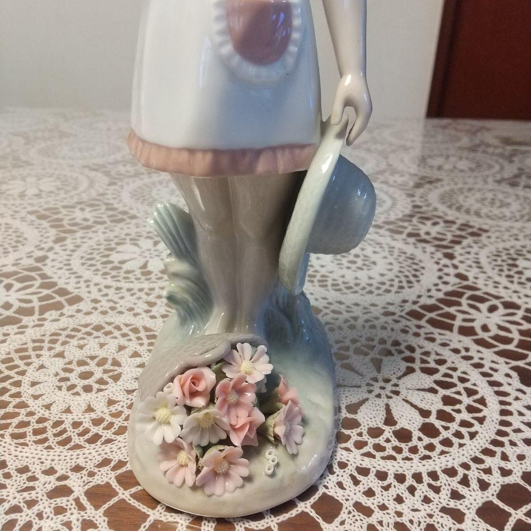 リヤドロ 「花を摘んだ後」