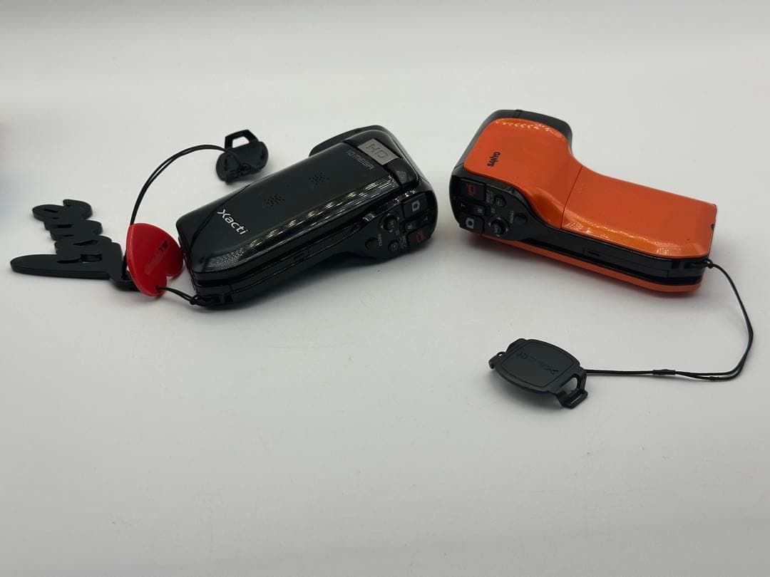 SANYO Xacti デジタルカメラ オレンジと黒(２個)機能を確認するです