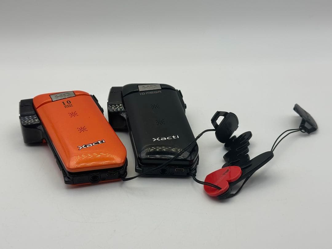 SANYO Xacti デジタルカメラ オレンジと黒(２個)機能を確認するです