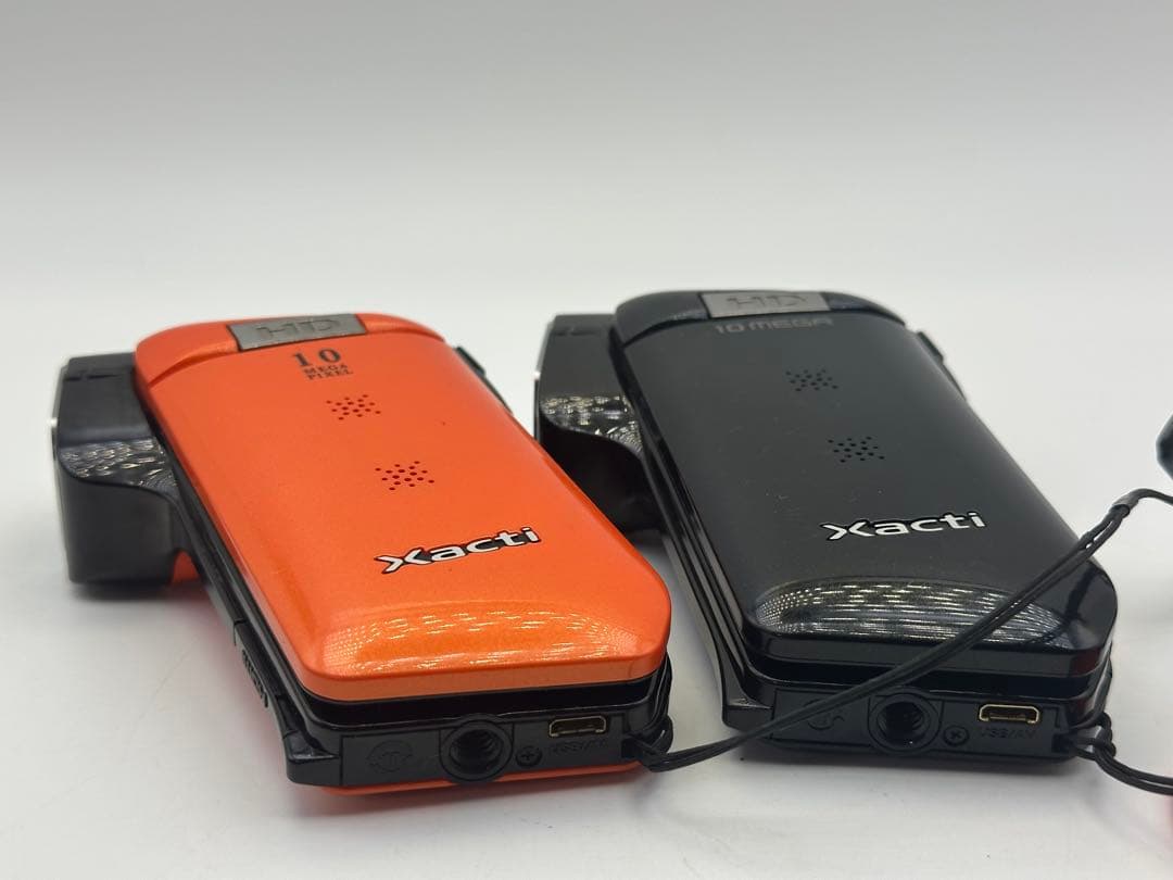 SANYO Xacti デジタルカメラ オレンジと黒(２個)機能を確認するです