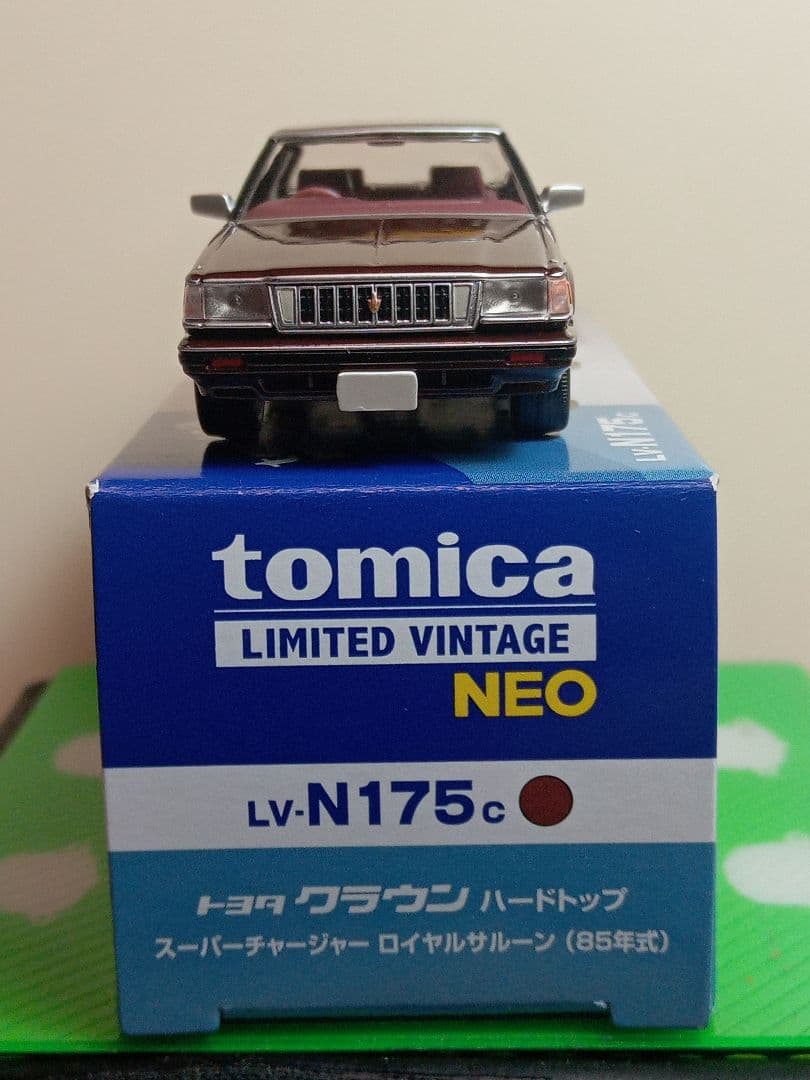 トミカリミテッドビンテージネオ クラウンHTスーパーチャージャーロイヤルサルーン