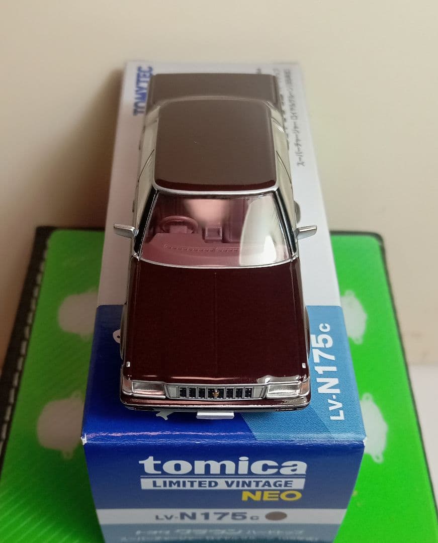 トミカリミテッドビンテージネオ クラウンHTスーパーチャージャーロイヤルサルーン