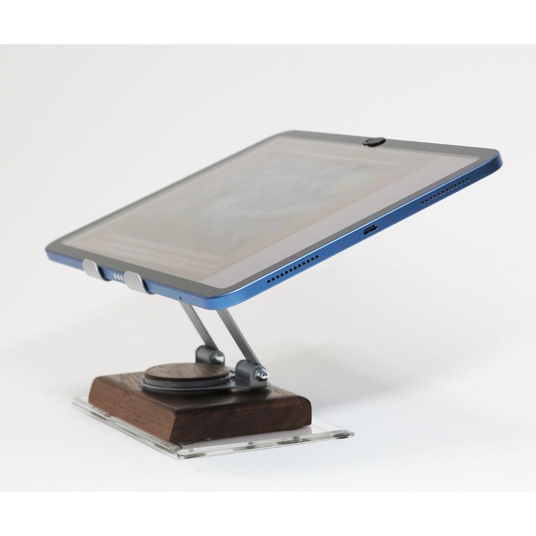 ウォールナットのタブレットスタンド