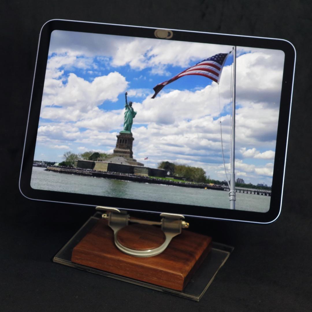 ウォールナットのタブレットスタンド