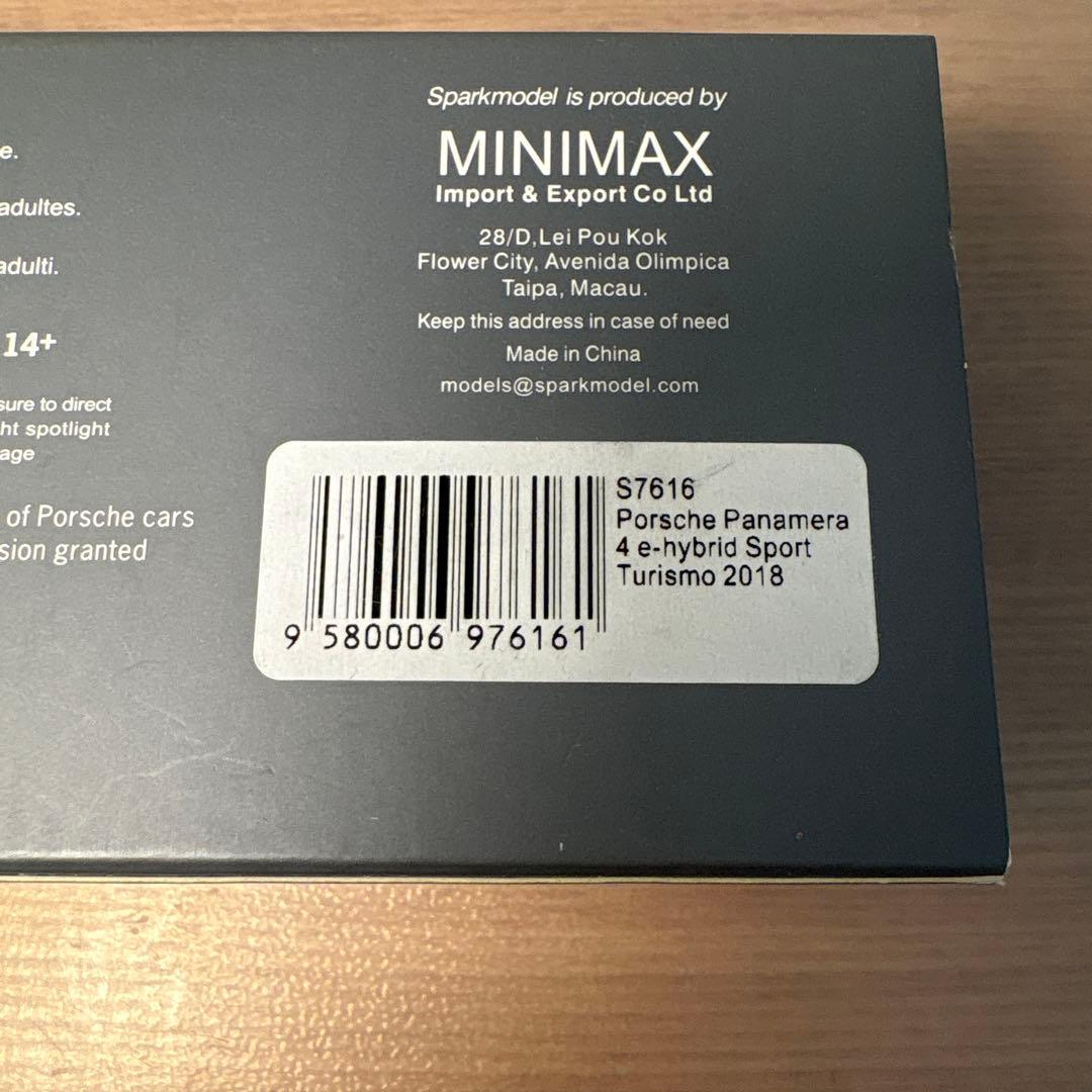 スパーク　ポルシェ　パナメーラ　スポーツツーリスモ　1/43 ミニカー　レッド