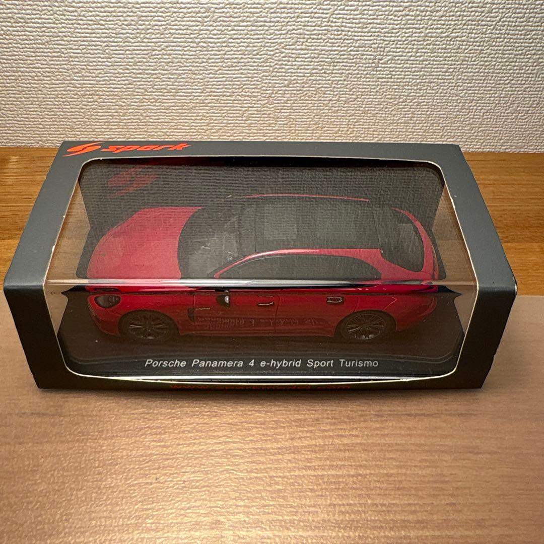 スパーク　ポルシェ　パナメーラ　スポーツツーリスモ　1/43 ミニカー　レッド