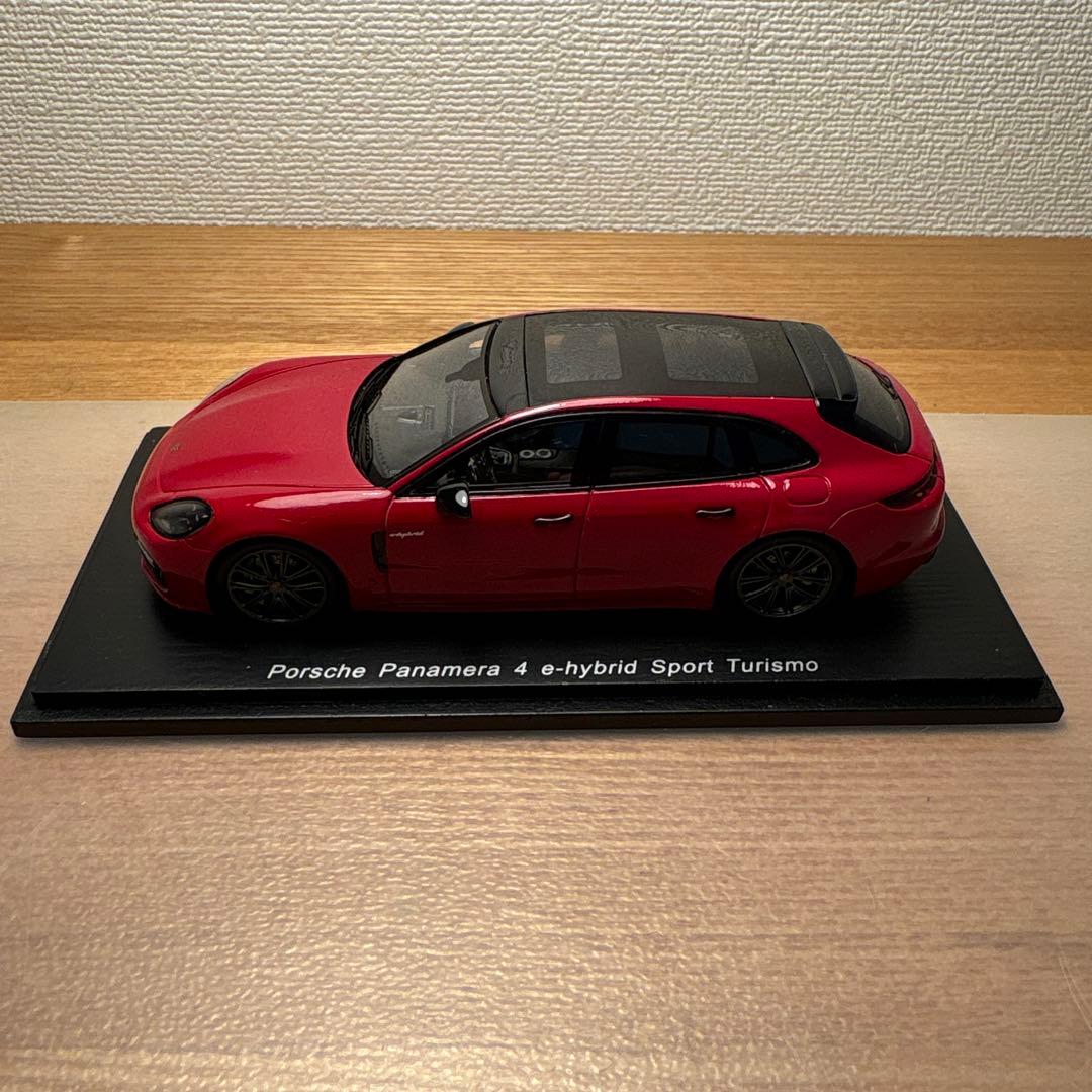 スパーク　ポルシェ　パナメーラ　スポーツツーリスモ　1/43 ミニカー　レッド