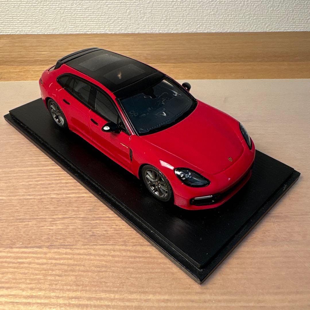 スパーク　ポルシェ　パナメーラ　スポーツツーリスモ　1/43 ミニカー　レッド