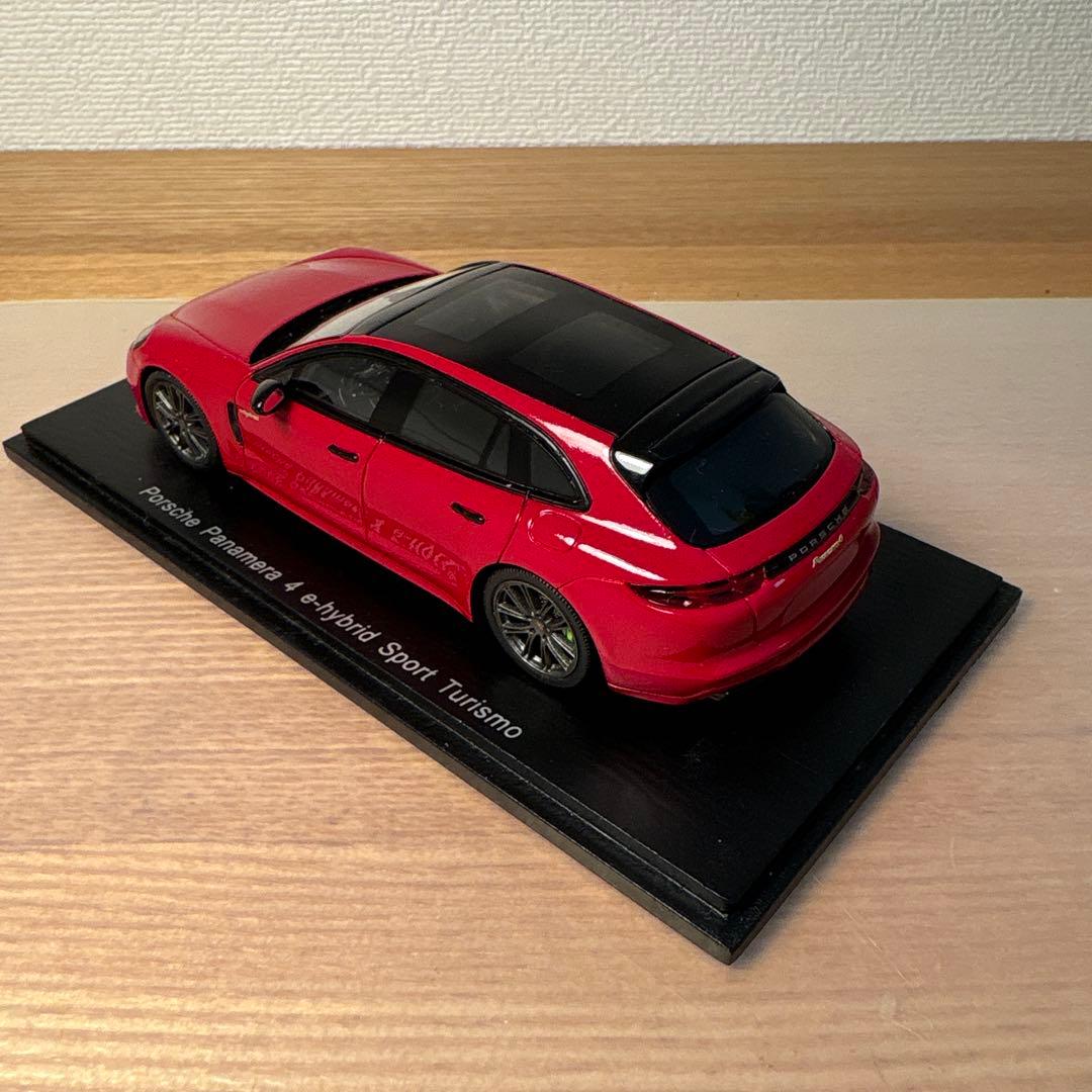 スパーク　ポルシェ　パナメーラ　スポーツツーリスモ　1/43 ミニカー　レッド