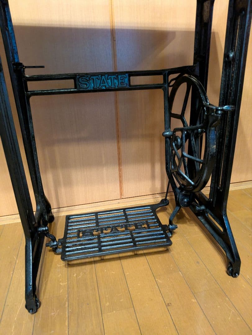 足踏みミシン　テーブル