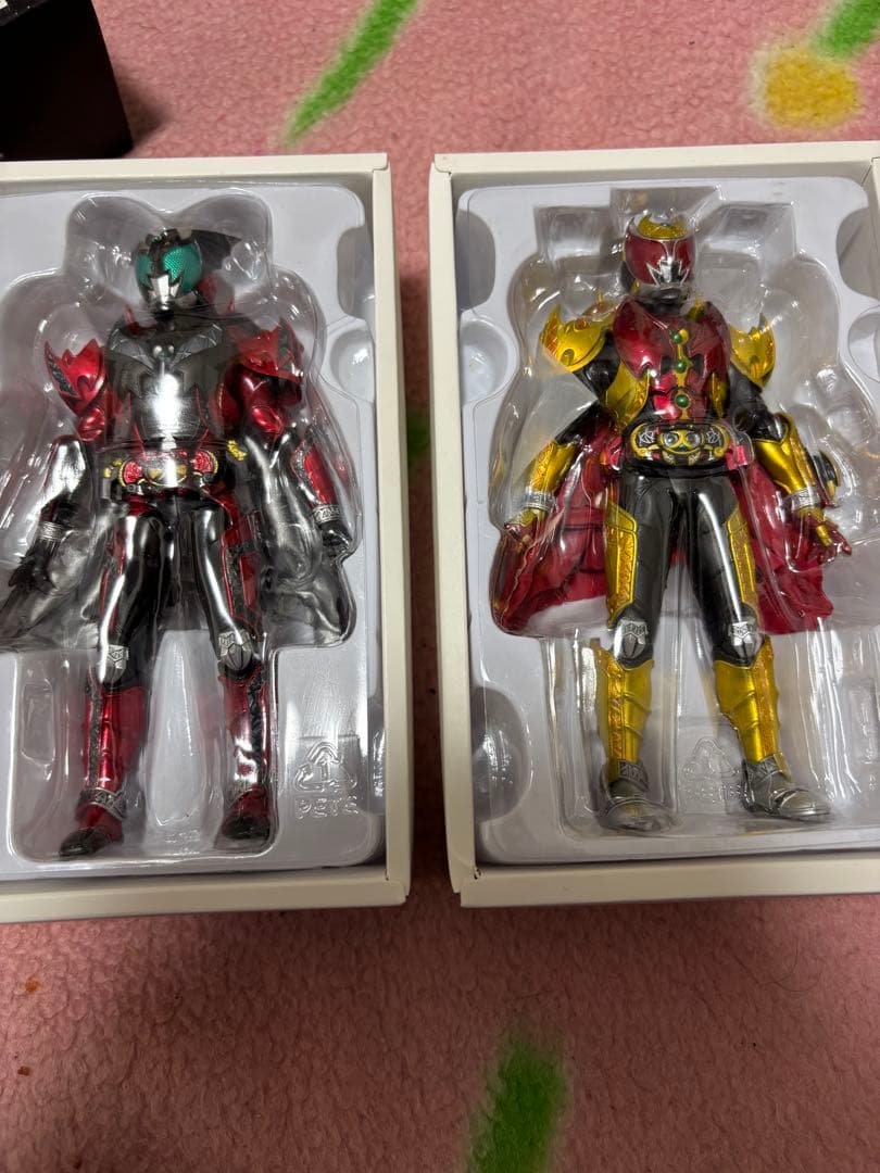 S.H.Figuarts 真骨彫製法　仮面ライダーキバエンペラー、ダークキバ