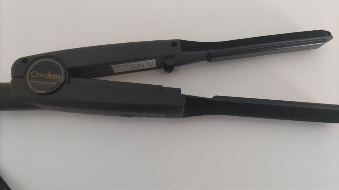 Onedam ワンダム　スリムイオンアイロン 11mm／AHI-1100