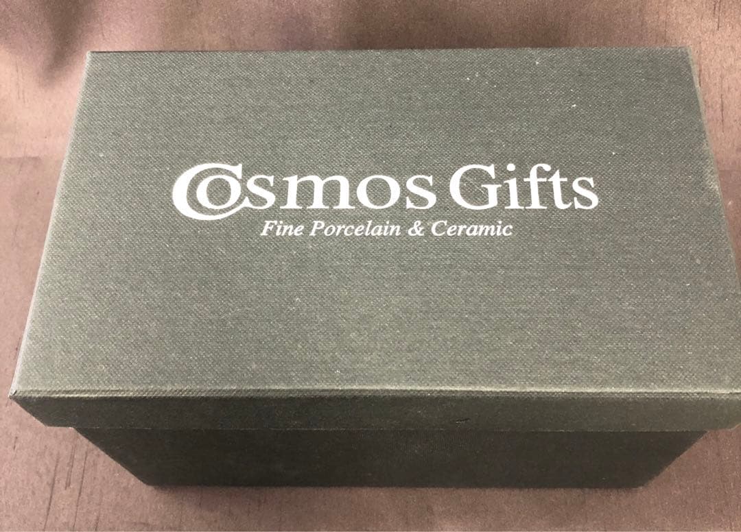 COSMOS 陶器製置物　少女と花籠　風のいたずら　エレガント　フィギュリン