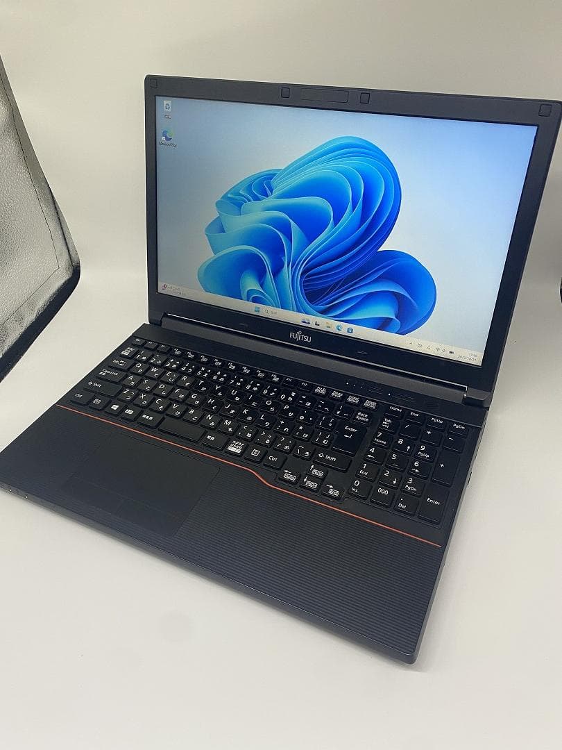 【FUJITSU】爆速Corei7/SSD256GB ノートパソコン B10