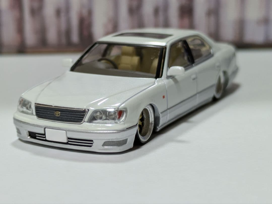 ★トミカリミテッド　トヨタ　セルシオ改深リム、ローダウン